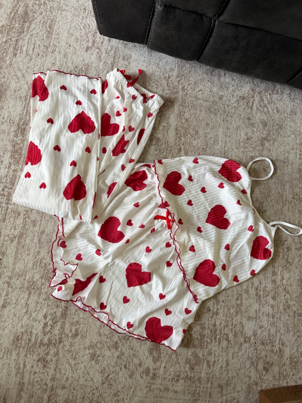 Red Heart Print Women's Pajama Set - White & Red